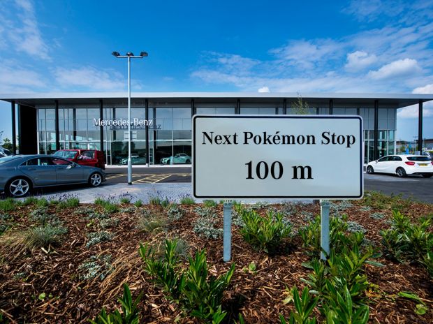Mercedes Benz Pokmon Go 163449 detailp